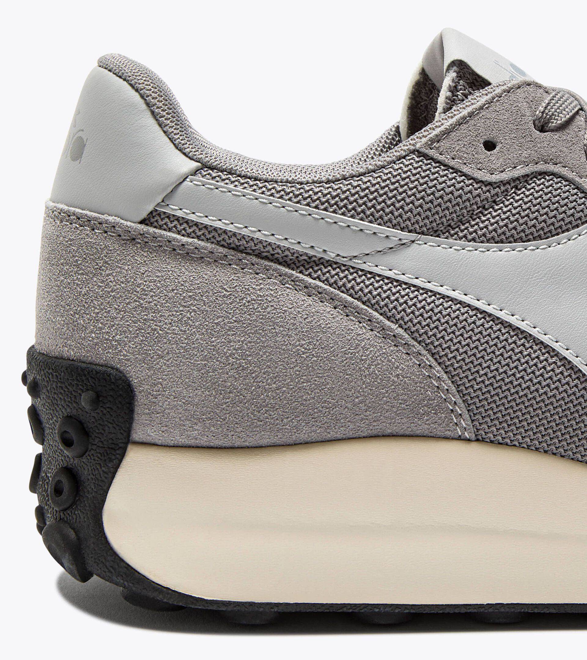 Diadora Race NY Paloma Grey - Image 3