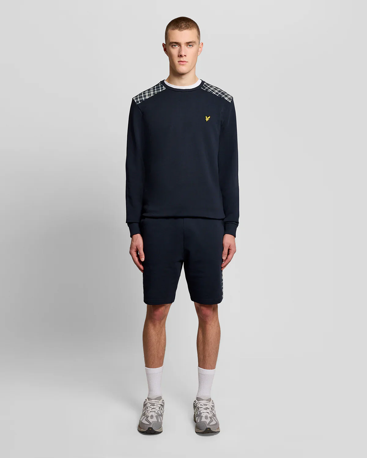 Lyle & Scott Check Panelled Crewneck Sweatshirt Navy - Image 2
