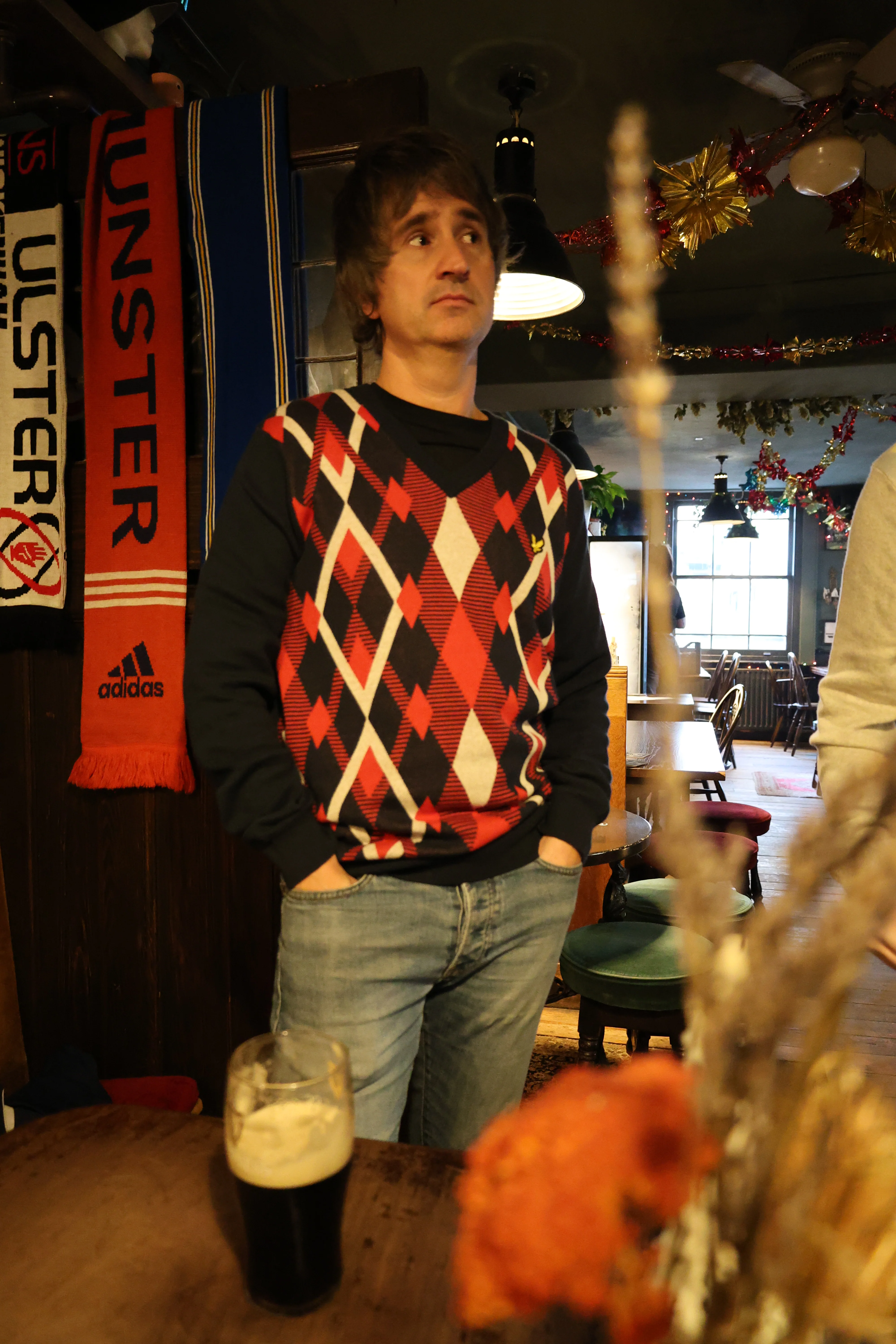 Lyle & Scott Cotton Argyle V Neck Jumper Dark Navy/Cherry Red - Image 3