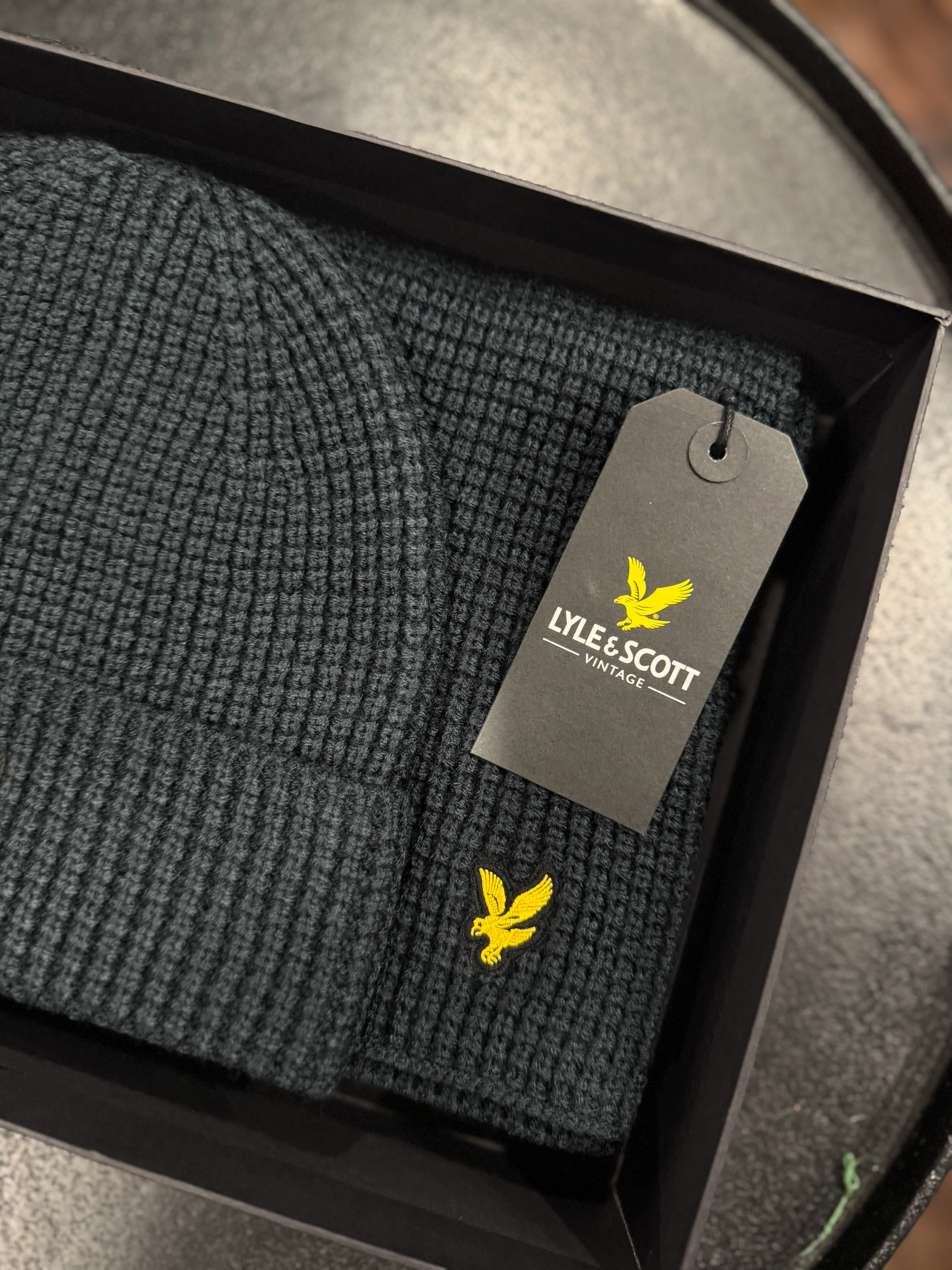 Lyle & Scott Waffle Scarf and Beanie Set Dark Navy - Image 2
