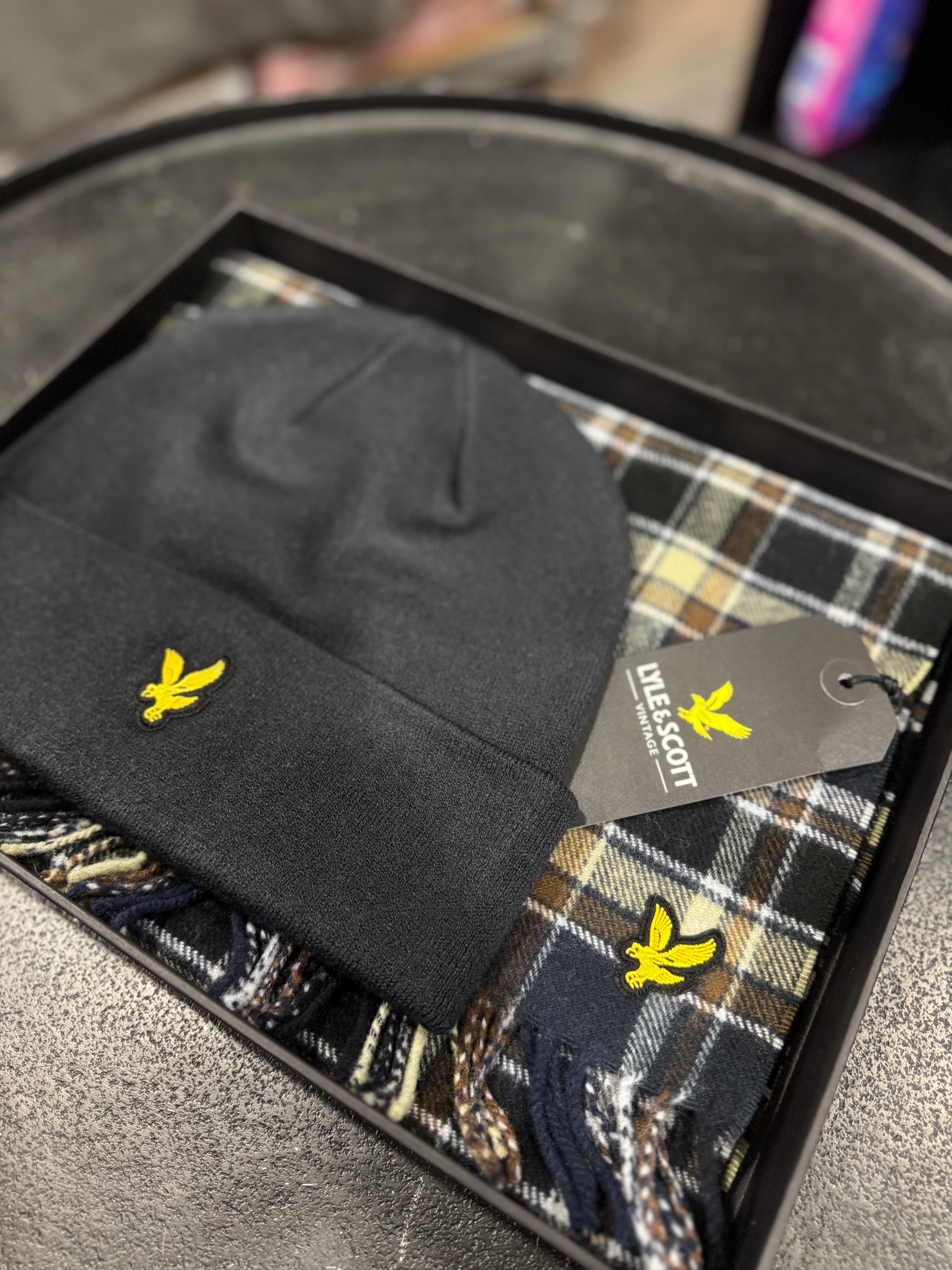 Lyle & Scott Lambswool Blend Scarf and Beanie Set Blue Night - Image 2