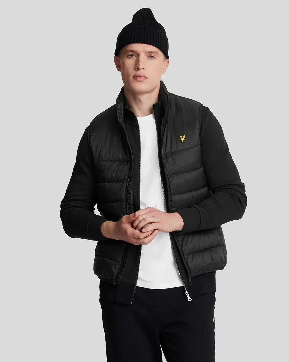 Lyle & Scott Wadded Gilet In Jet Black - Image 2