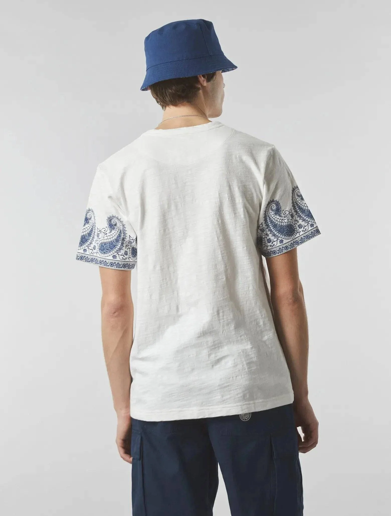 Pretty Green Laguna Paisley Sleeve T-Shirt In White - Image 2